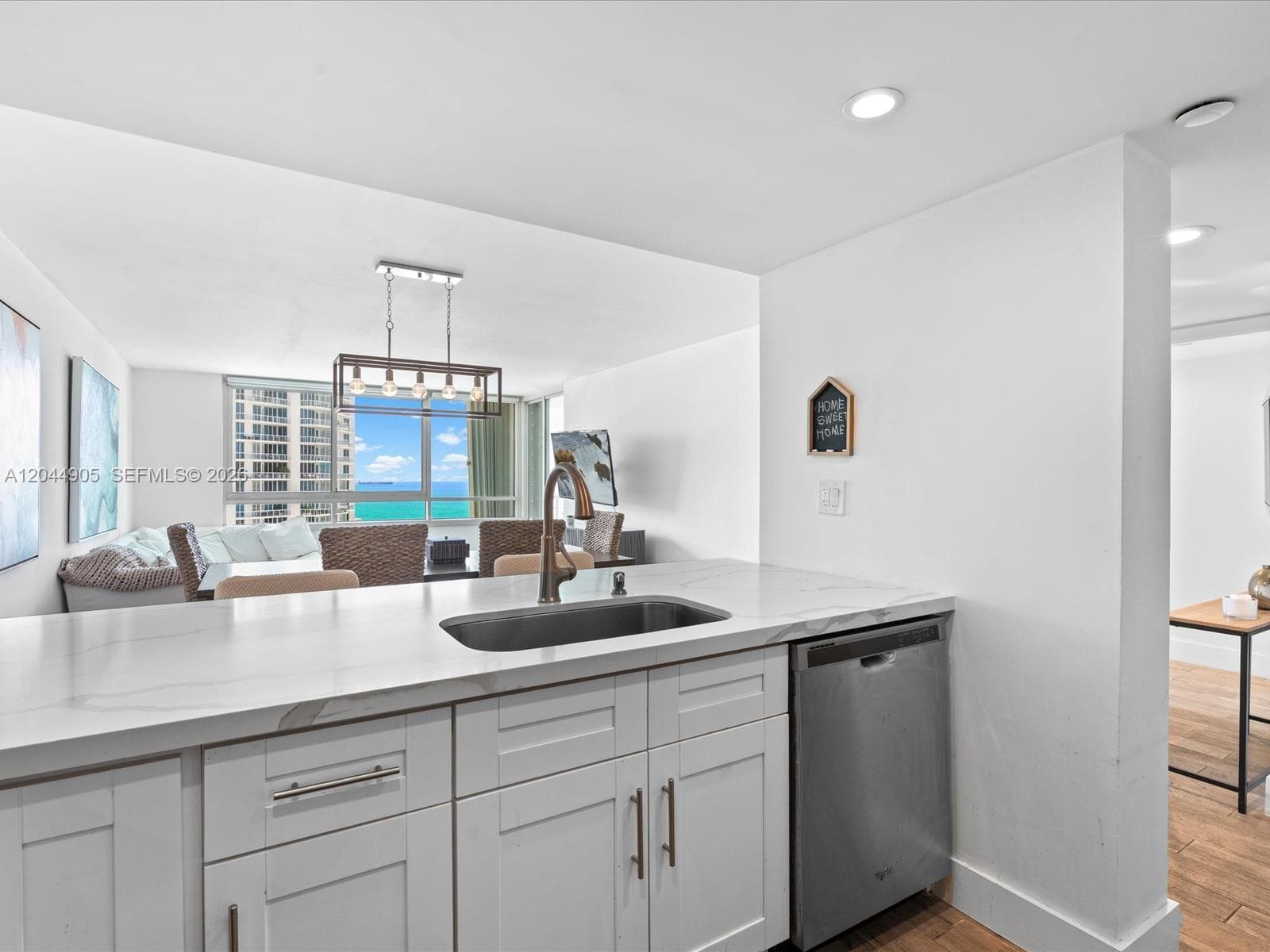 400 S Pointe Dr # 1102, Miami Beach FL 33139