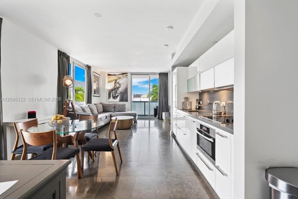 220 21st St # 401, Miami Beach FL 33139