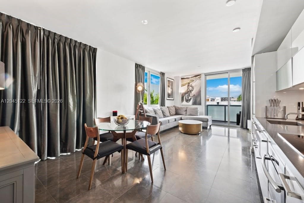 220 21st St # 401, Miami Beach FL 33139