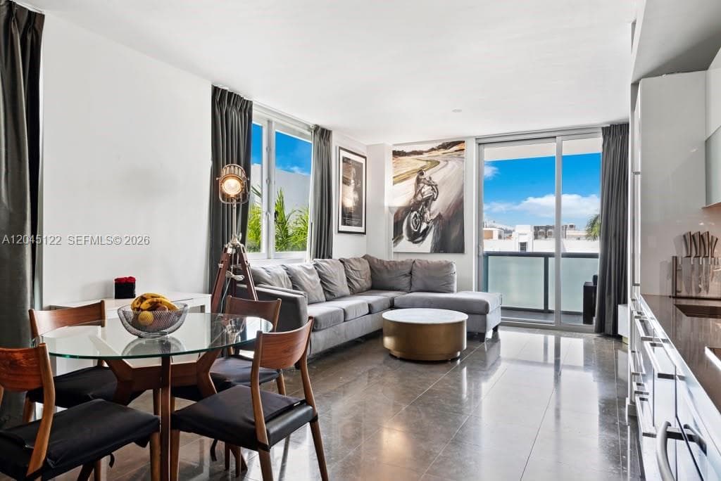 220 21st St # 401, Miami Beach FL 33139