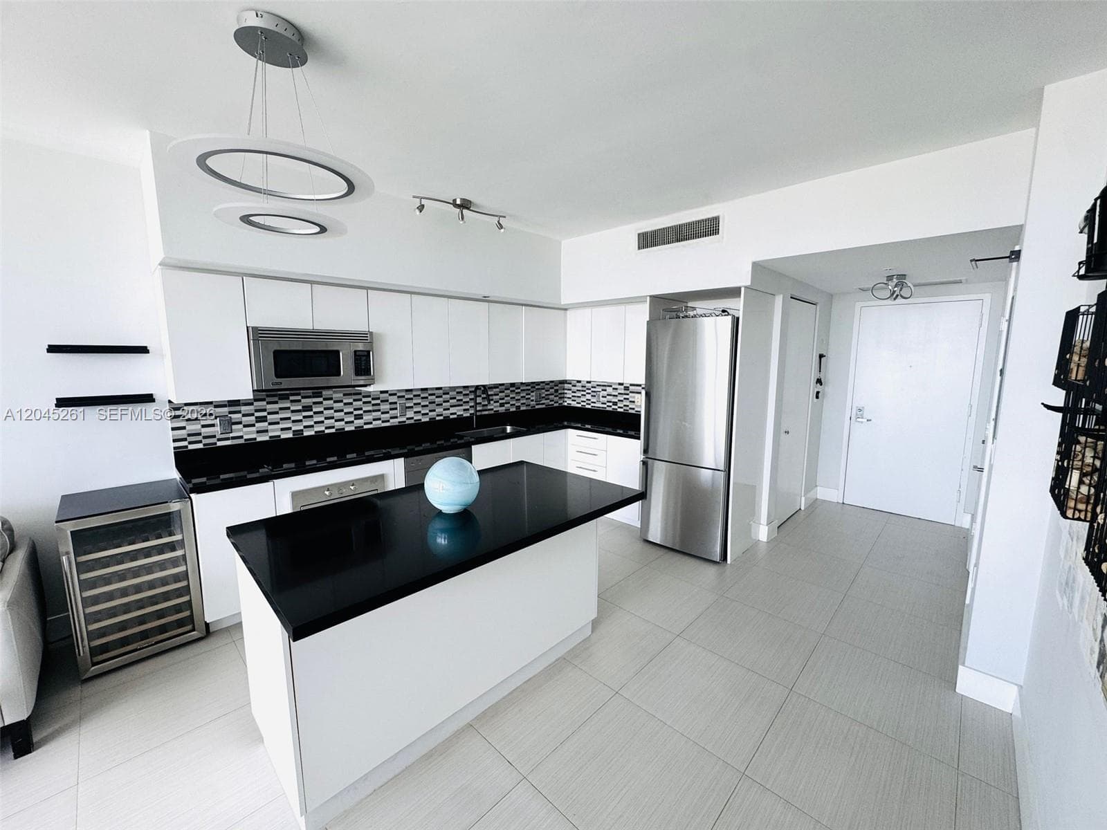 92 SW 3rd St # 3608, Miami FL 33130