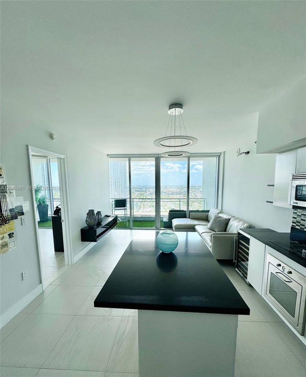 92 SW 3rd St # 3608, Miami FL 33130