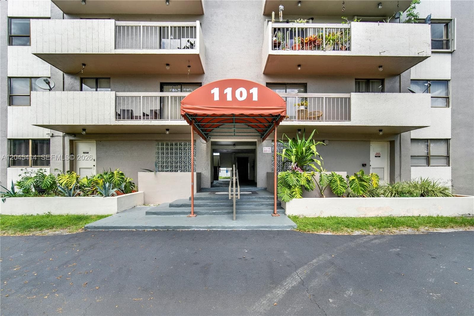 1101 SW 122nd Ave # 205, Miami FL 33184