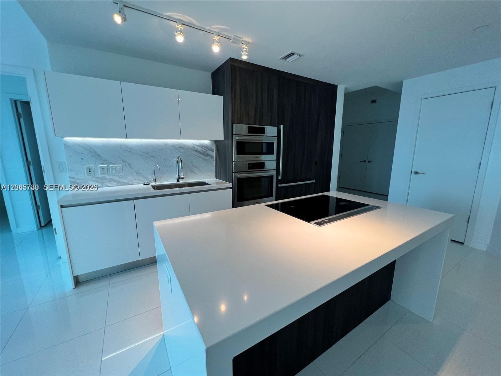 851 NE 1st Ave # 1208, Miami FL 33132