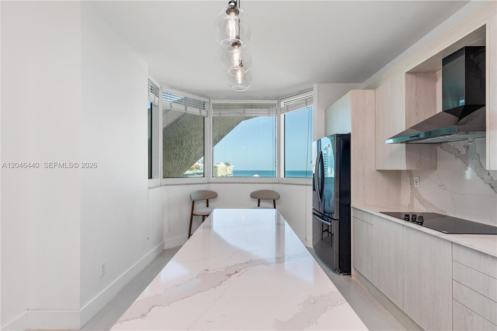 300 S Pointe Dr # 907, Miami Beach FL 33139