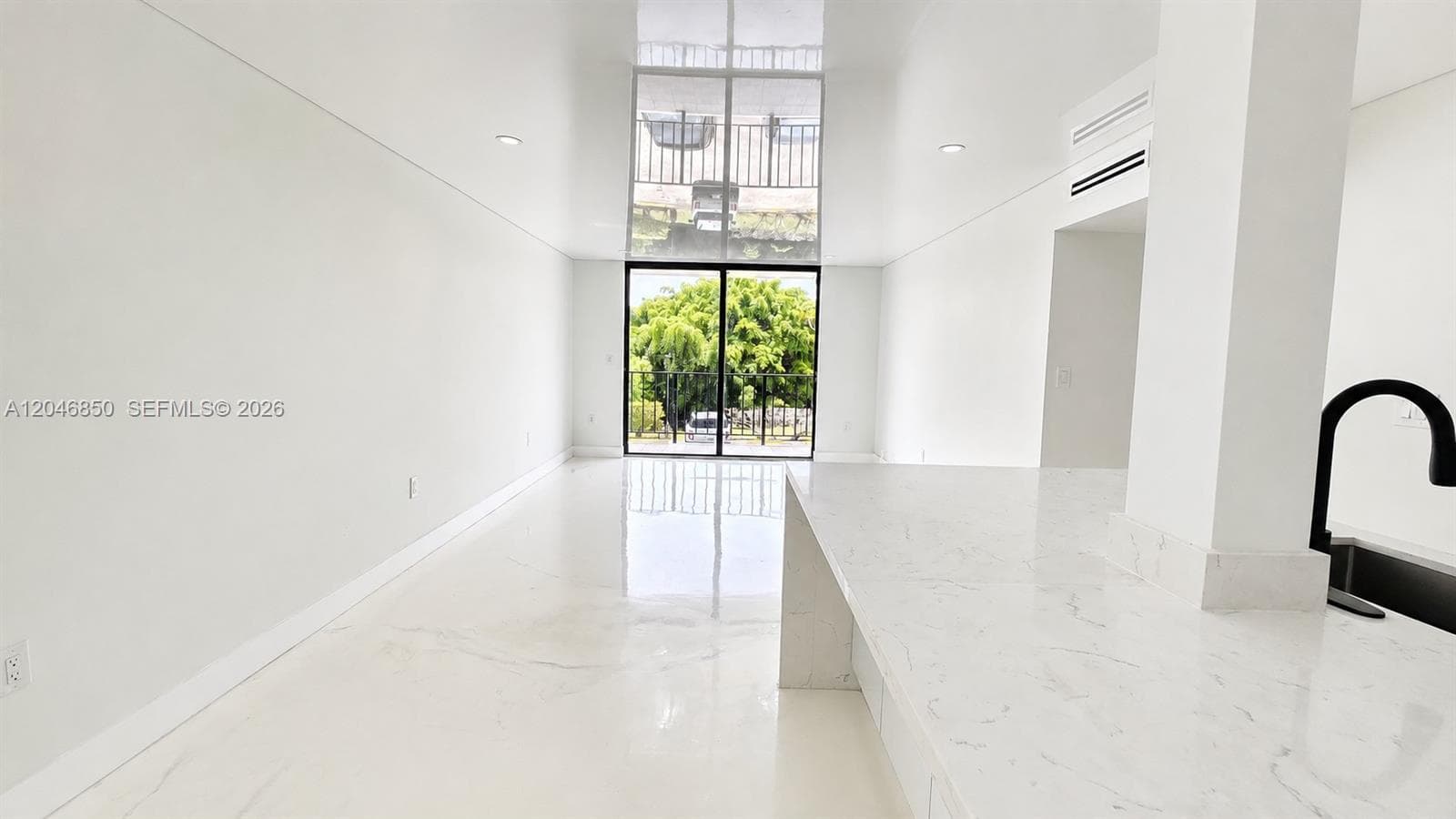 9682 Fontainebleau Blvd # 203, Miami FL 33172