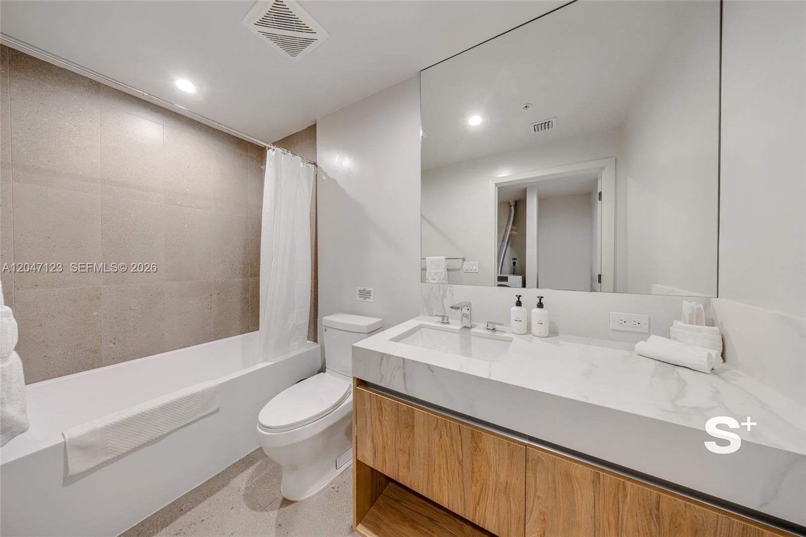 11 NE 6th St # 2307, Miami FL 33132