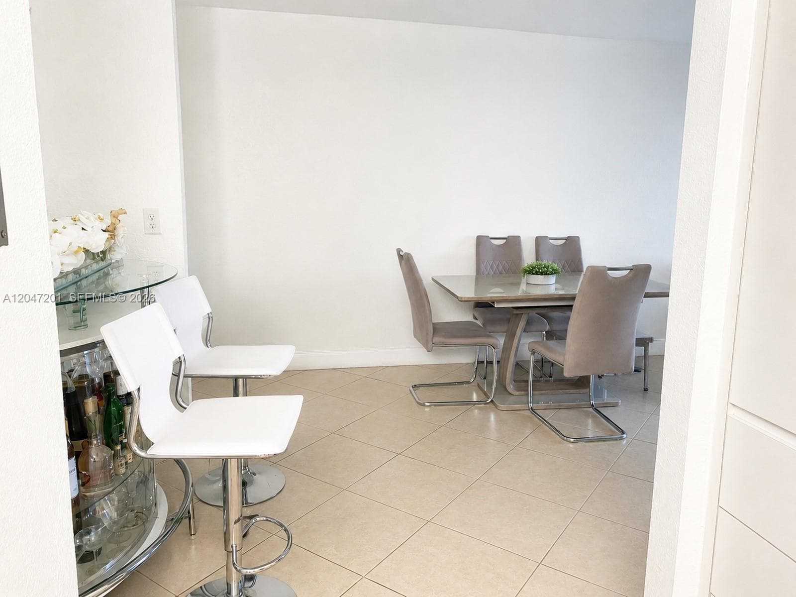 8870 Fontainebleau Blvd # 106, Miami FL 33172