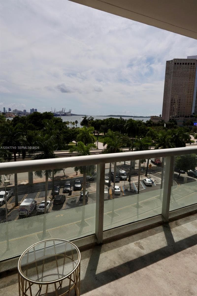 50 Biscayne Blvd # 606, Miami FL 33132