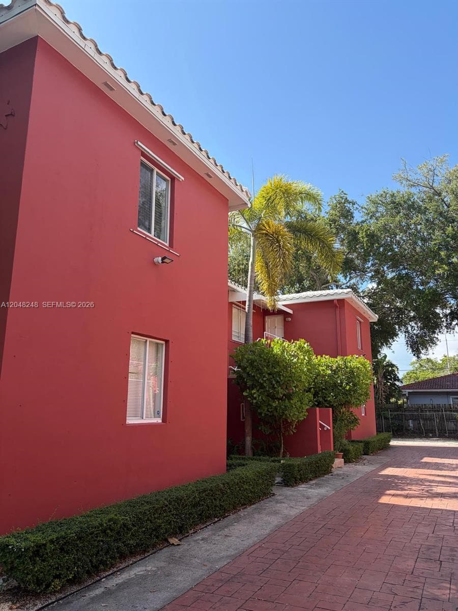 544 NE 62nd St # 8, Miami FL 33138