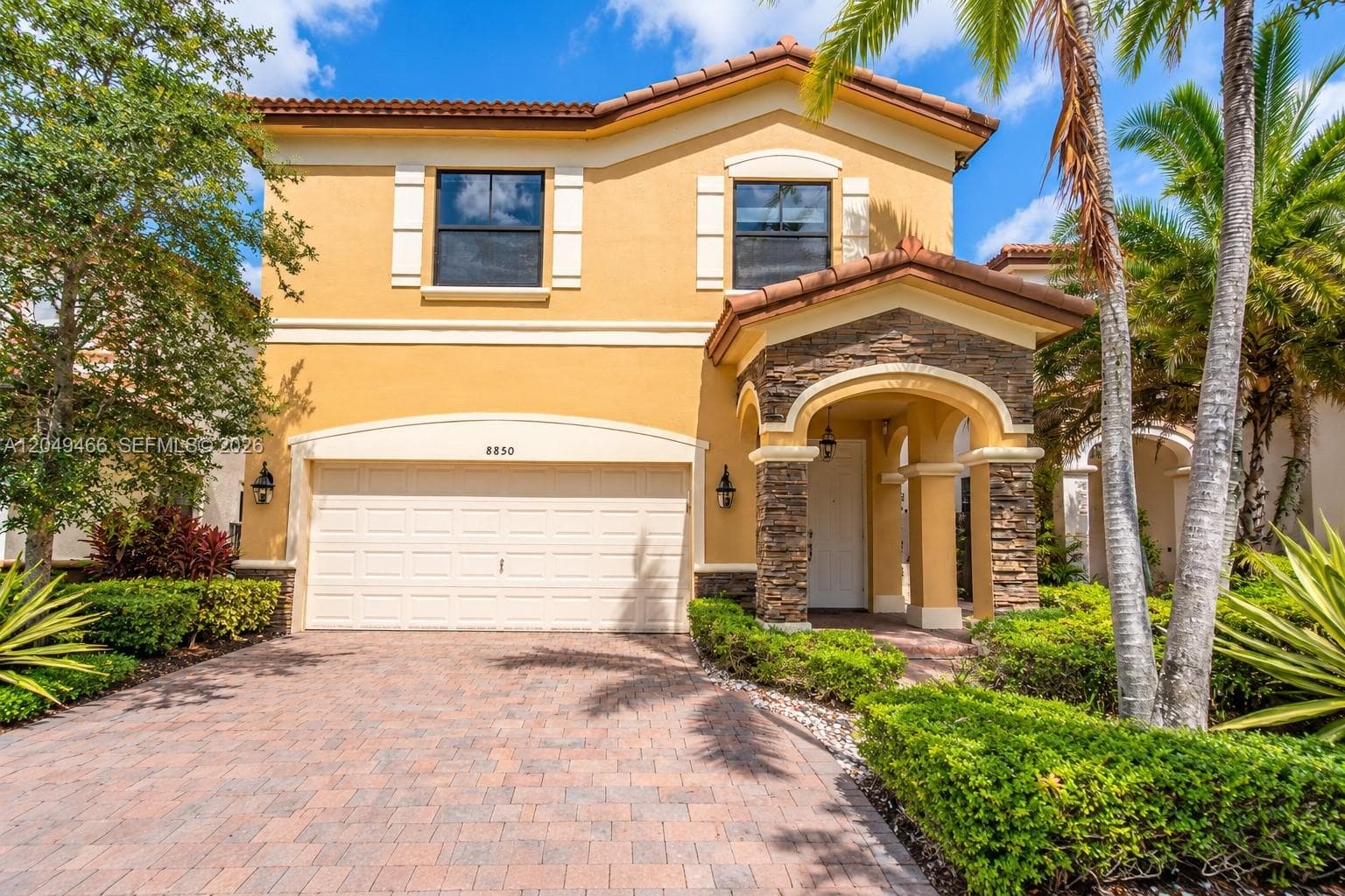 8850 NW 99th Path, Doral FL 33178