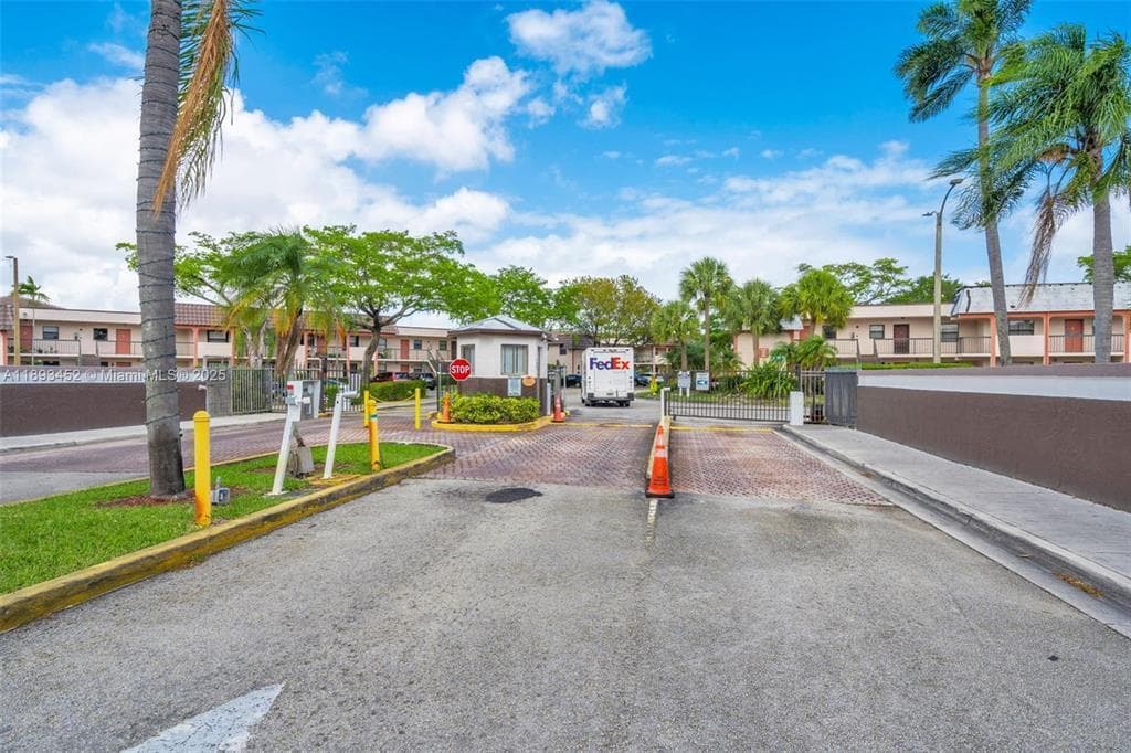 870 NE 207TH Terrace # 9, Miami FL 33179