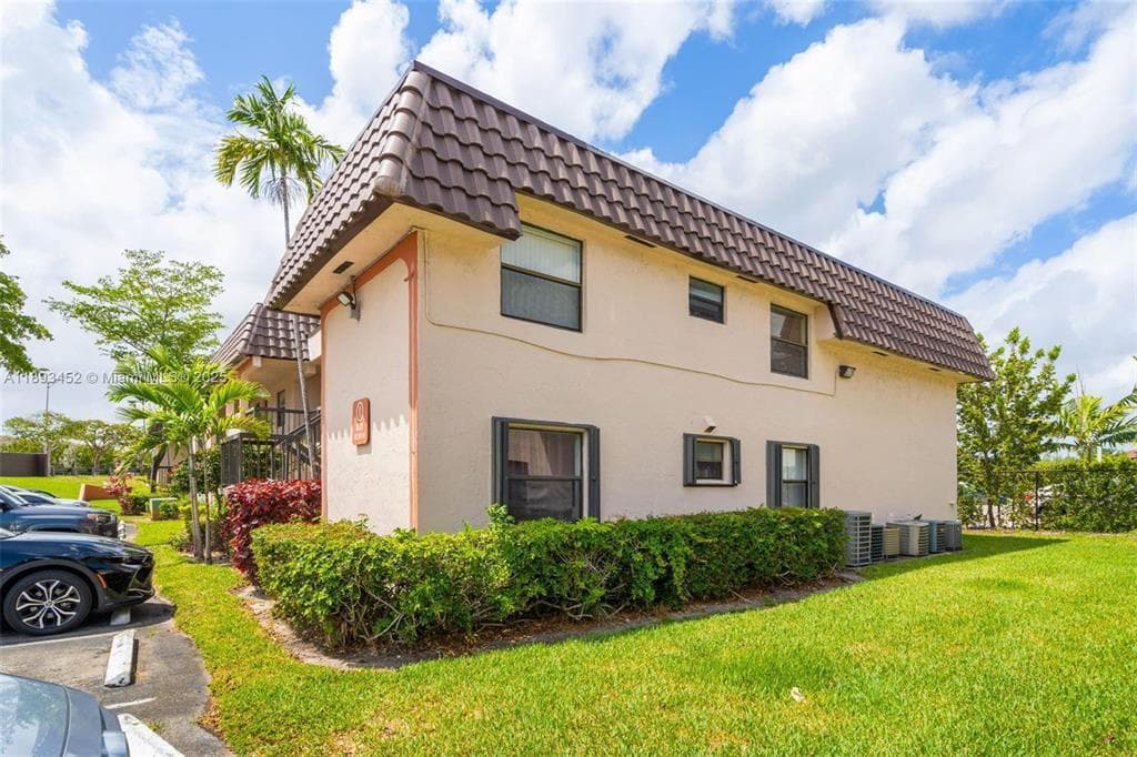 870 NE 207TH Terrace # 9, Miami FL 33179