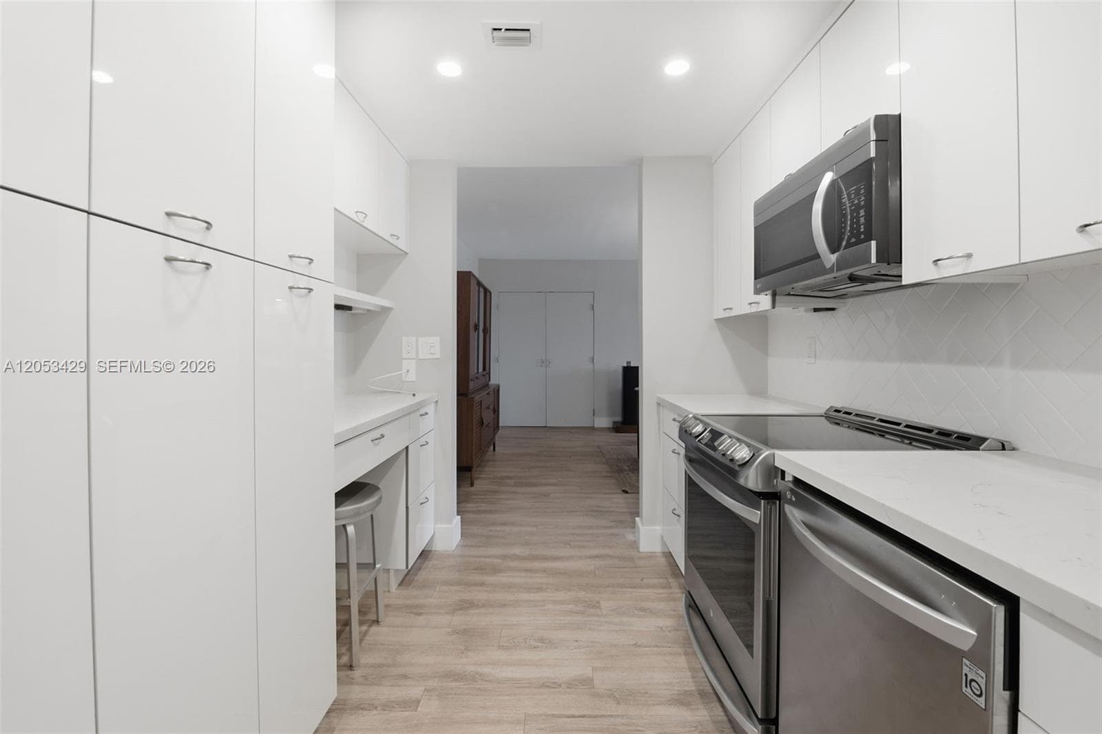 90 Edgewater Dr # 225, Coral Gables FL 33133