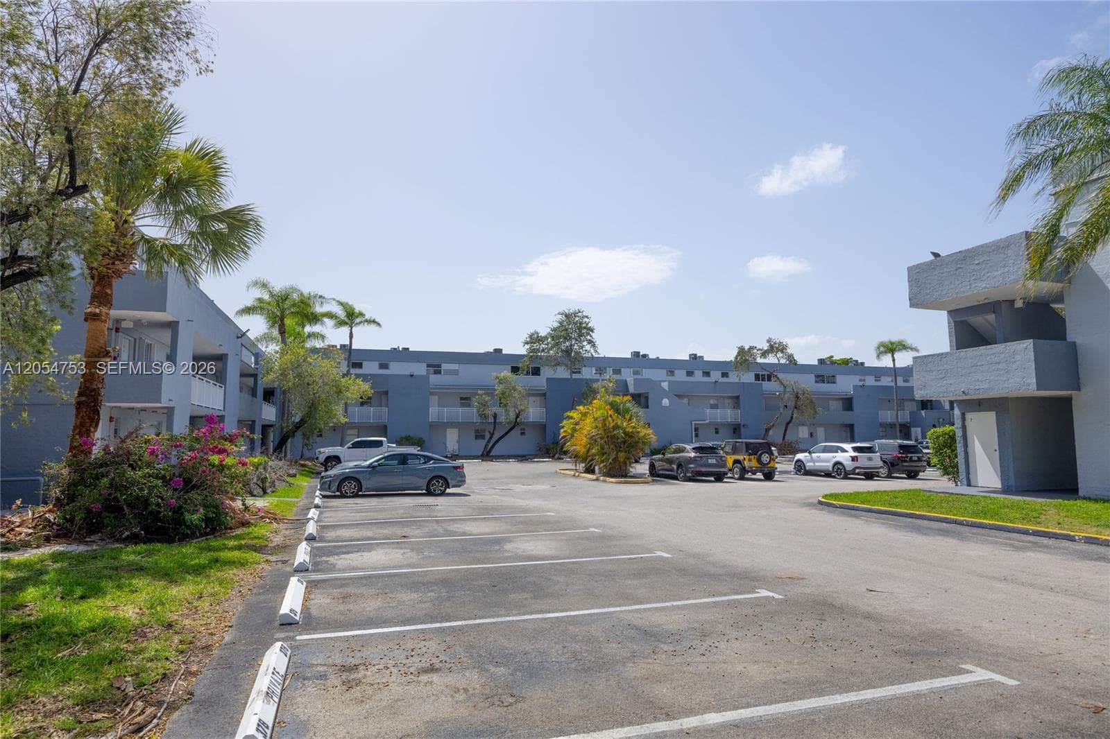 9365 Fontainebleau Blvd # E205, Miami FL 33172