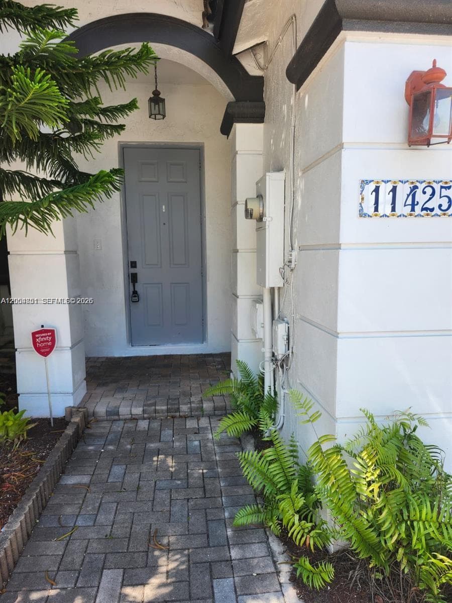 11425 NW 76th Ter, Doral FL 33178