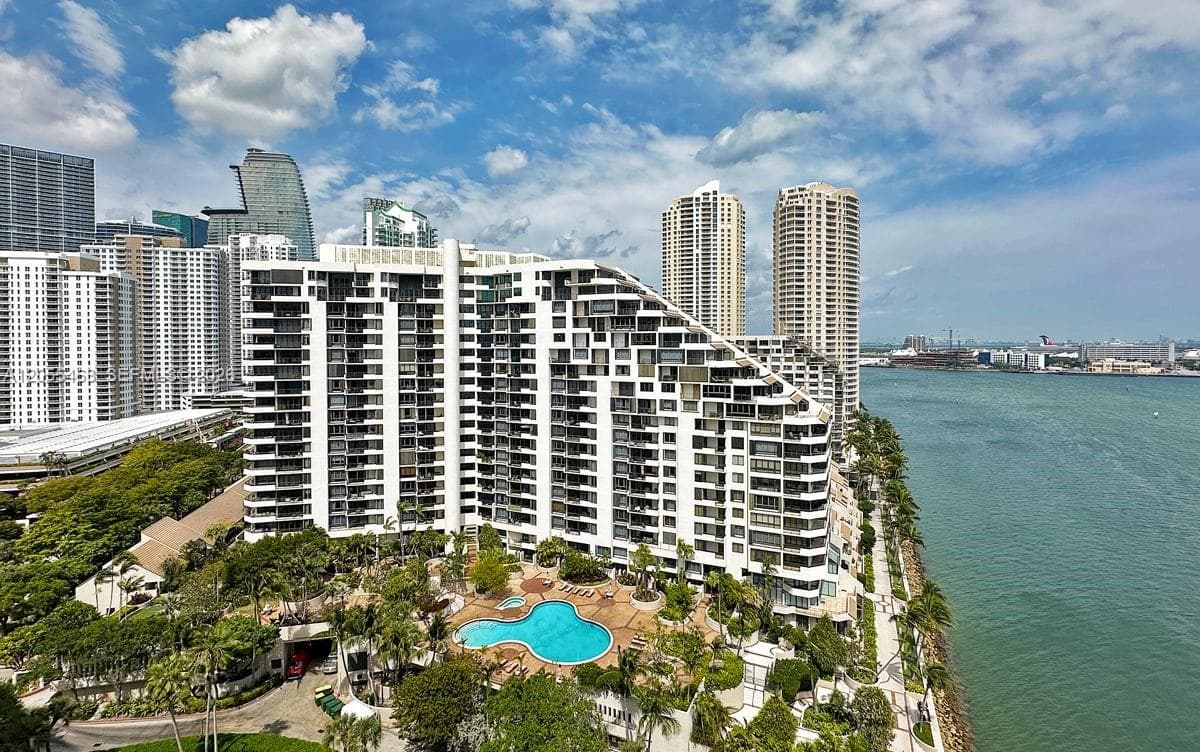520 Brickell Key Dr # A1216, Miami FL 33131