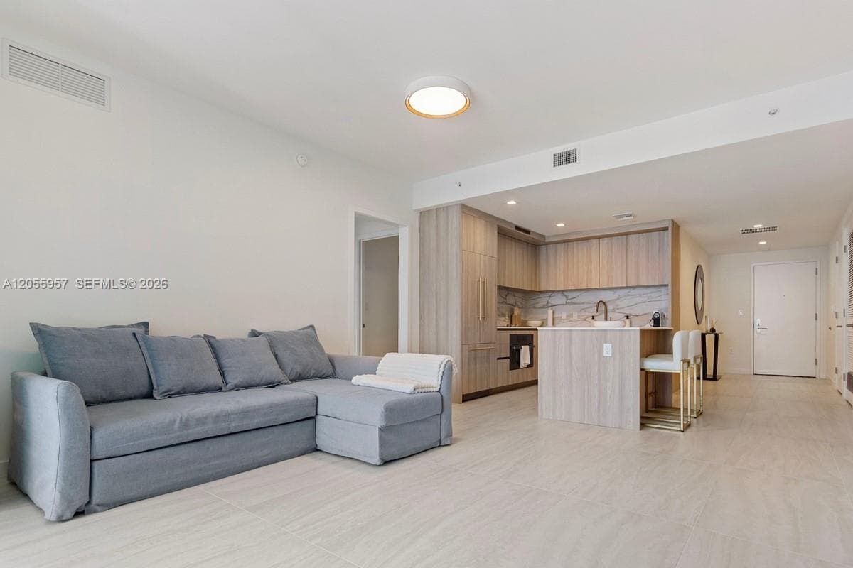 77 SE 5th Street # 3902, Miami FL 33131