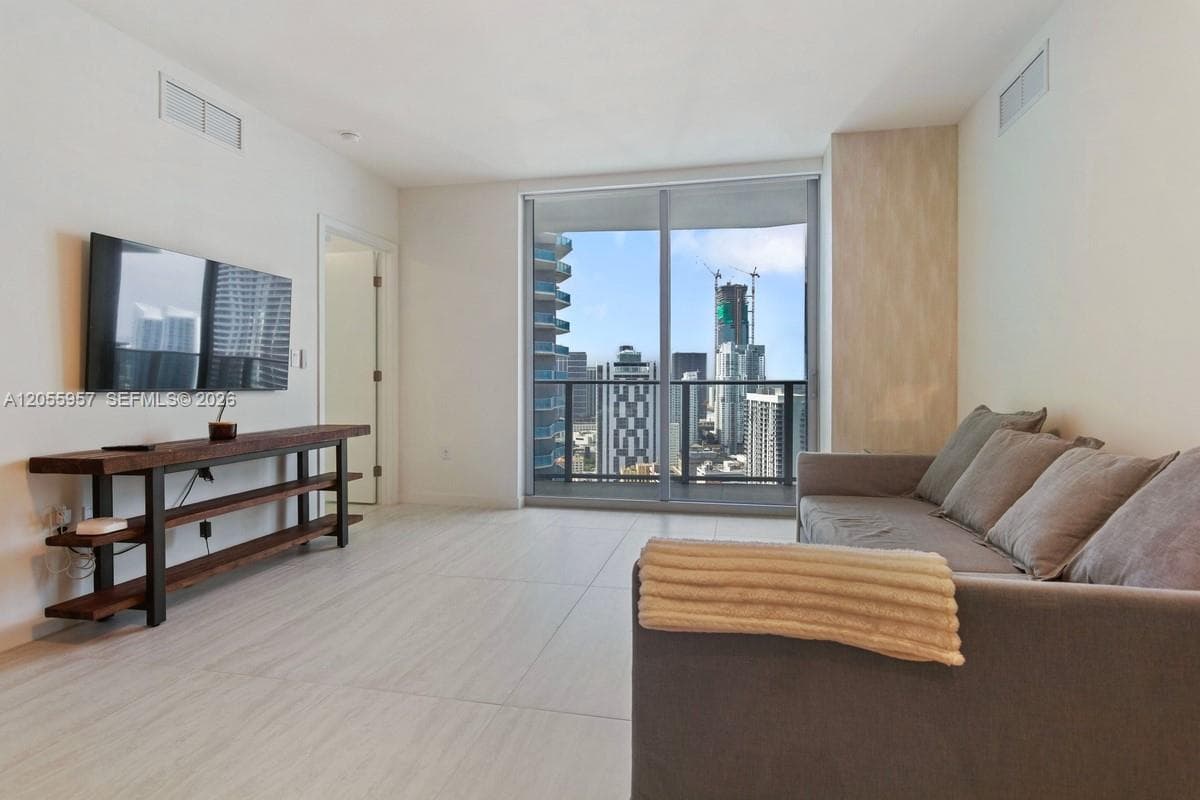 77 SE 5th Street # 3902, Miami FL 33131