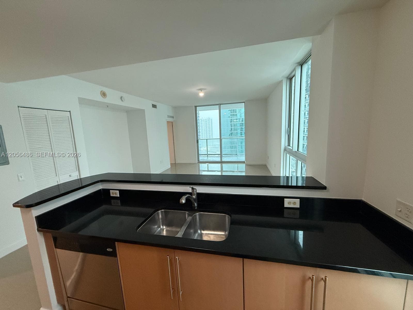 300 S Biscayne Blvd # 3301, Miami FL 33131
