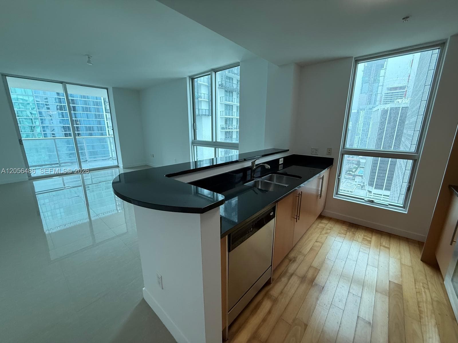 300 S Biscayne Blvd # 3301, Miami FL 33131