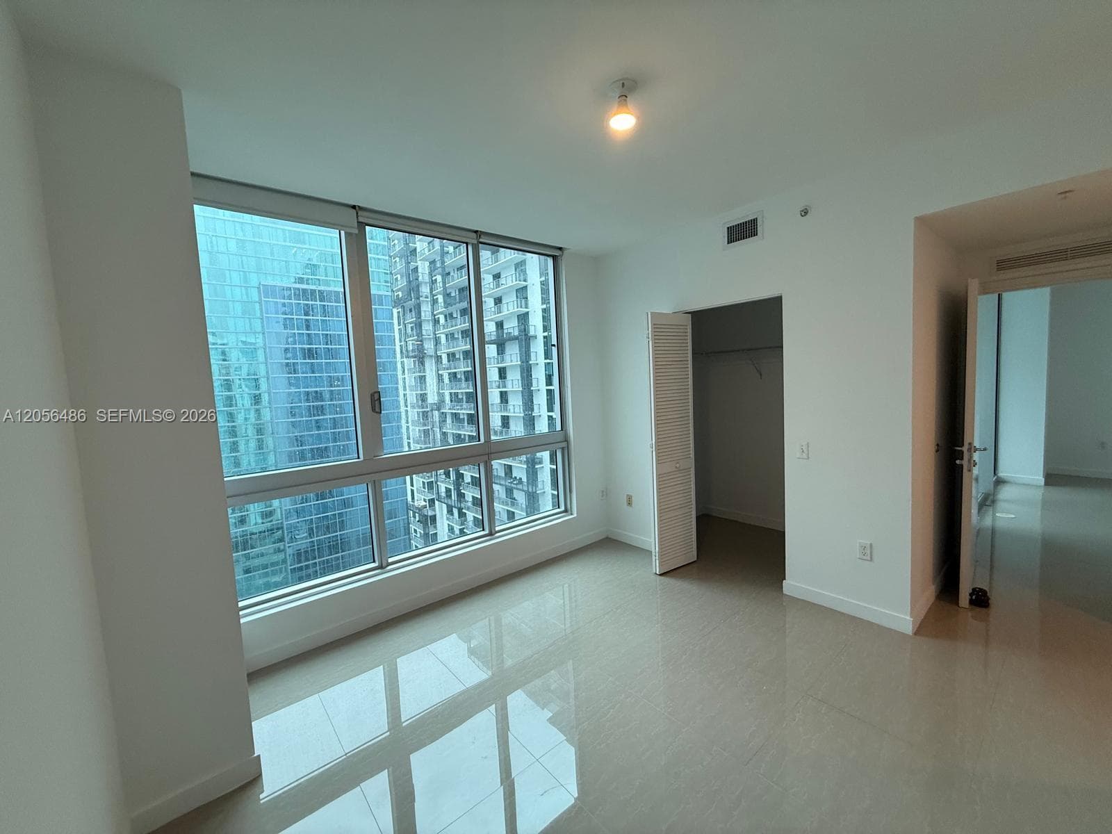 300 S Biscayne Blvd # 3301, Miami FL 33131