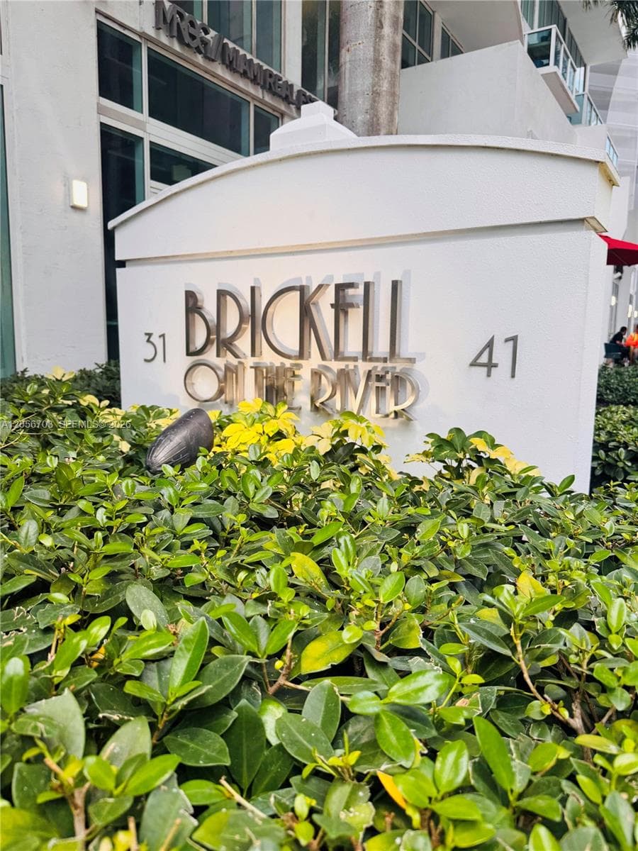 41 SE 5th # 2204, Miami FL 33131