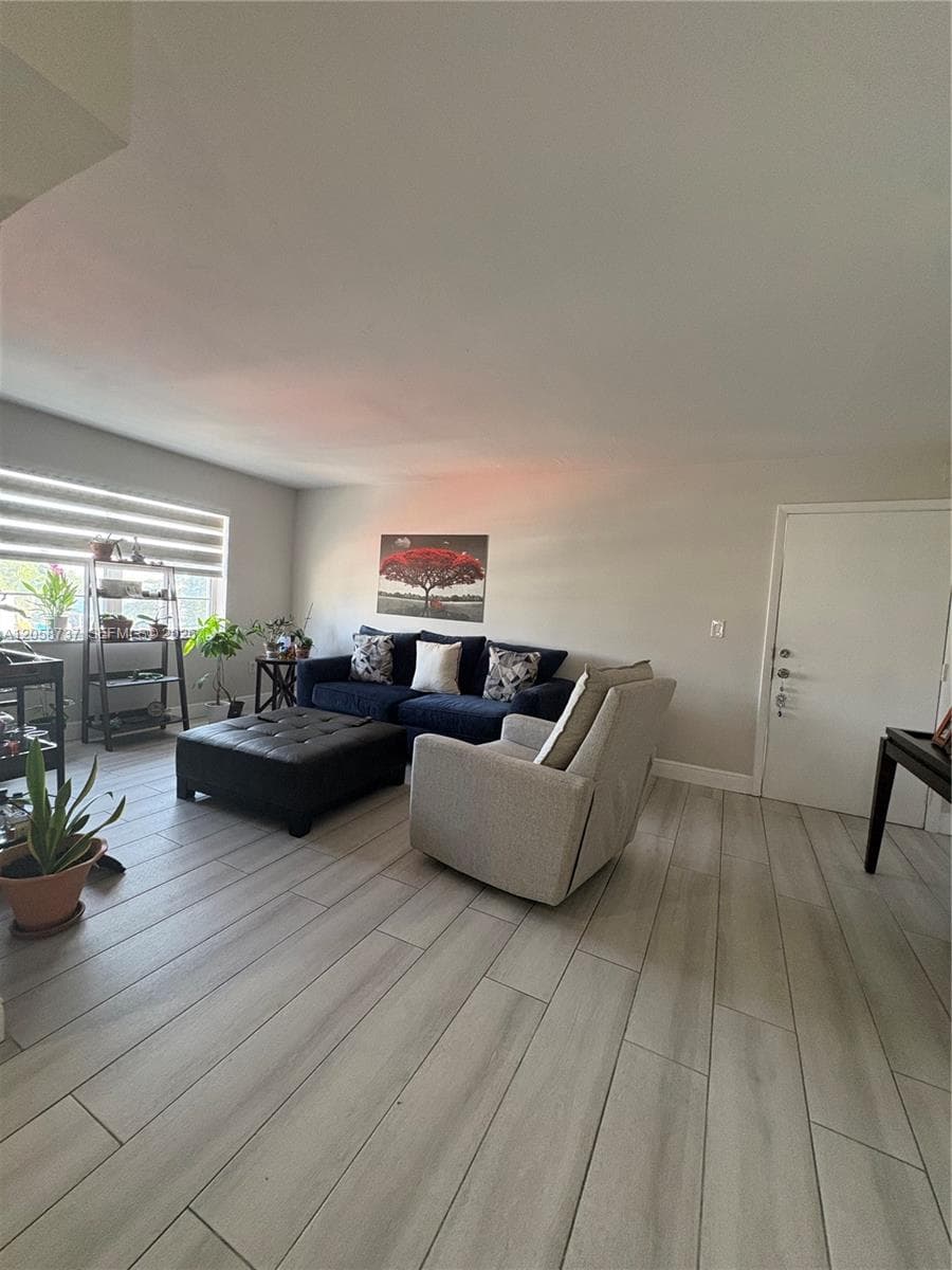 7620 Carlyle Ave # 502, Miami Beach FL 33141