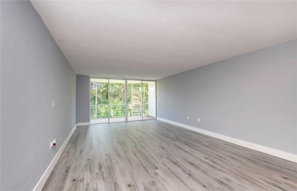 1101 NE 191ST Street # H301, Miami FL 33179