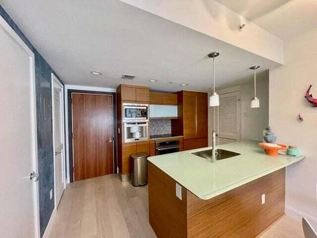5875 COLLINS Avenue # 1606, Miami Beach FL 33140