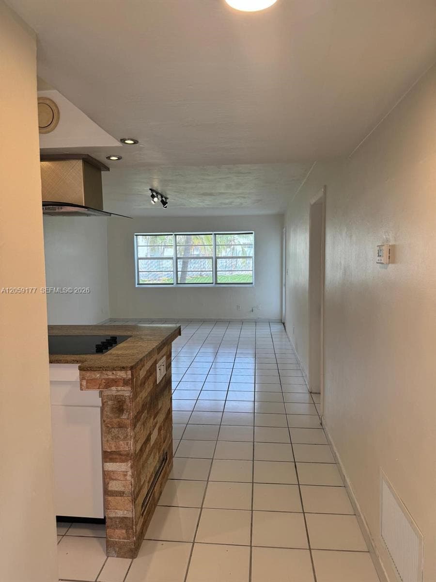 19001 NE 14th Ave # 121, Miami FL 33179