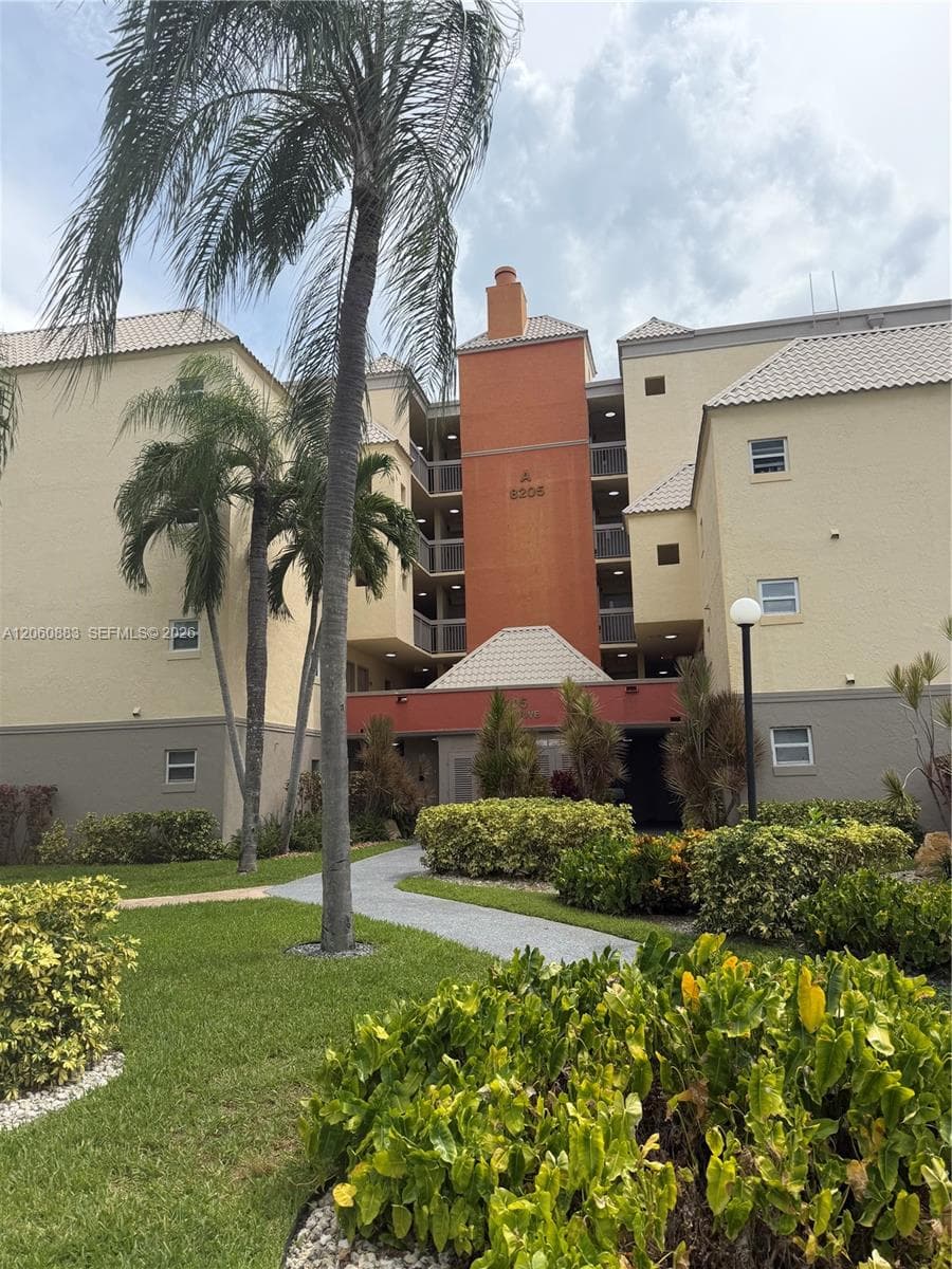 8205 Lake Dr # 306, Doral FL 33166