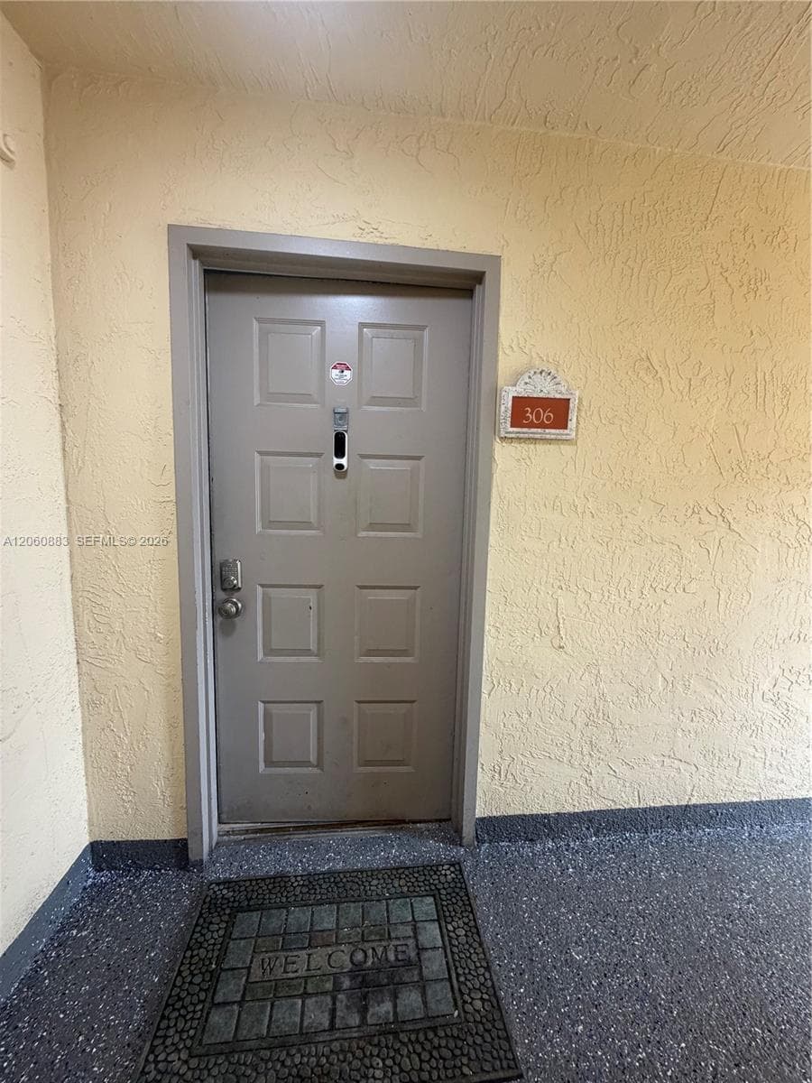 8205 Lake Dr # 306, Doral FL 33166