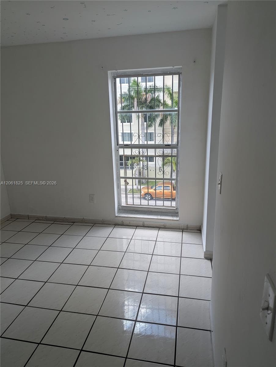 1051 SW 1st St # 411, Miami FL 33130