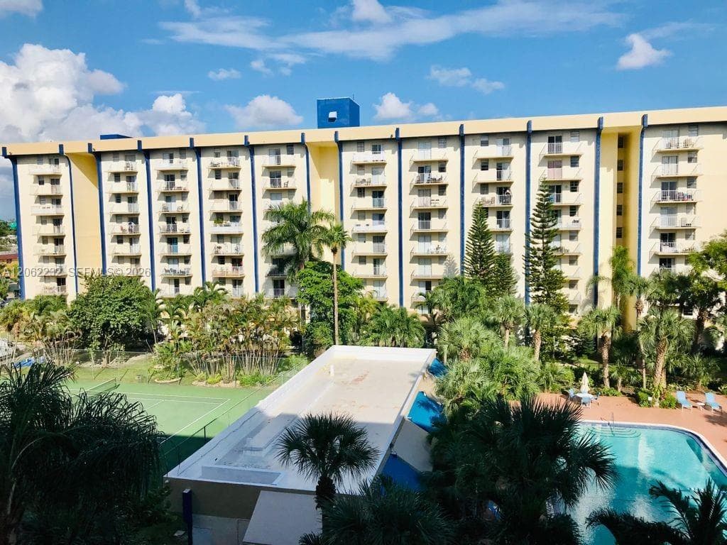 4550 NW 9th St # 706E, Miami FL 33126