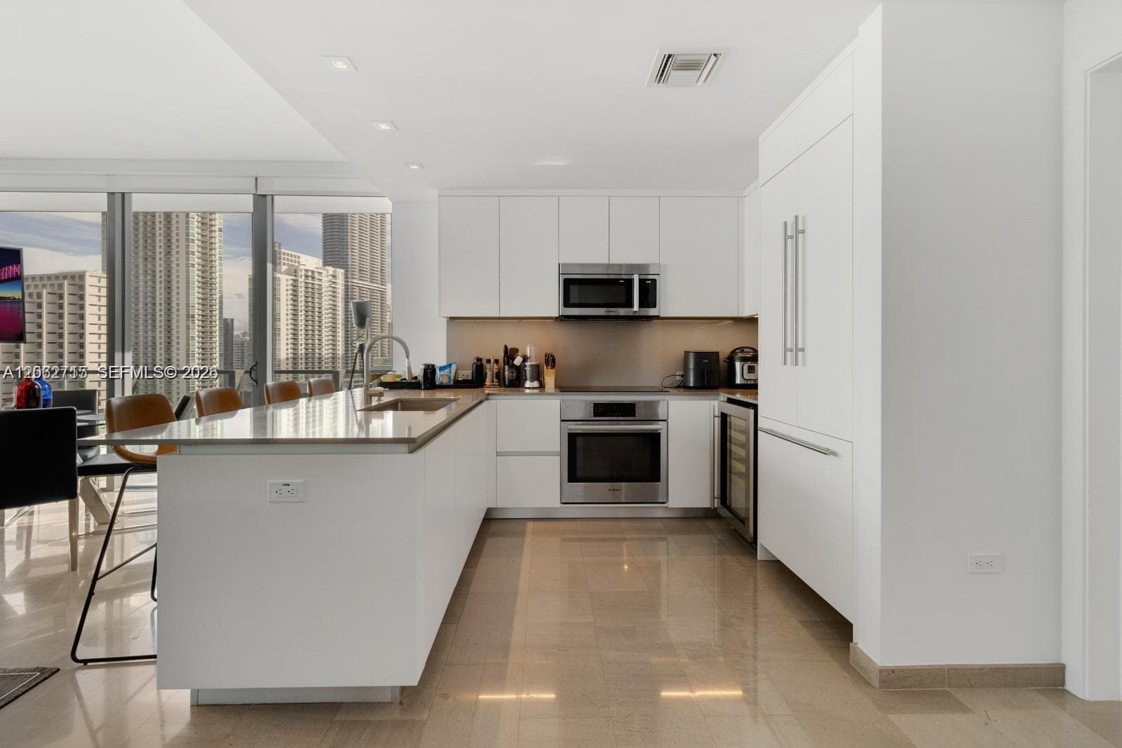 68 SE 6th St # 2101, Miami FL 33131