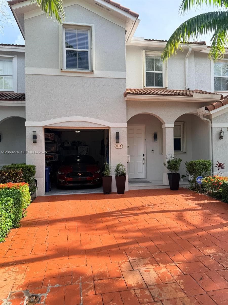 1017 NE 208th St, Miami FL 33179