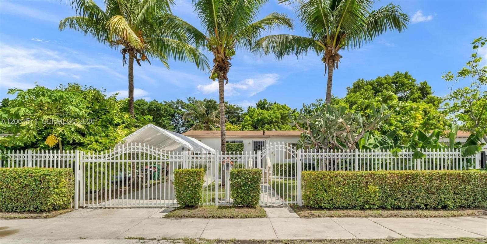 2001 NW 51st St, Miami FL 33142