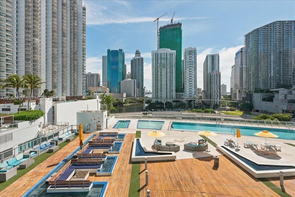 92 SW 3rd St # 1210, Miami FL 33130
