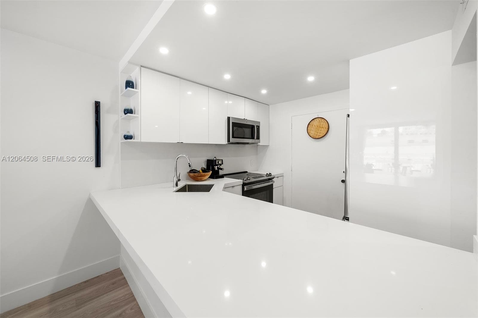 345 Ocean Dr # 610, Miami Beach FL 33139