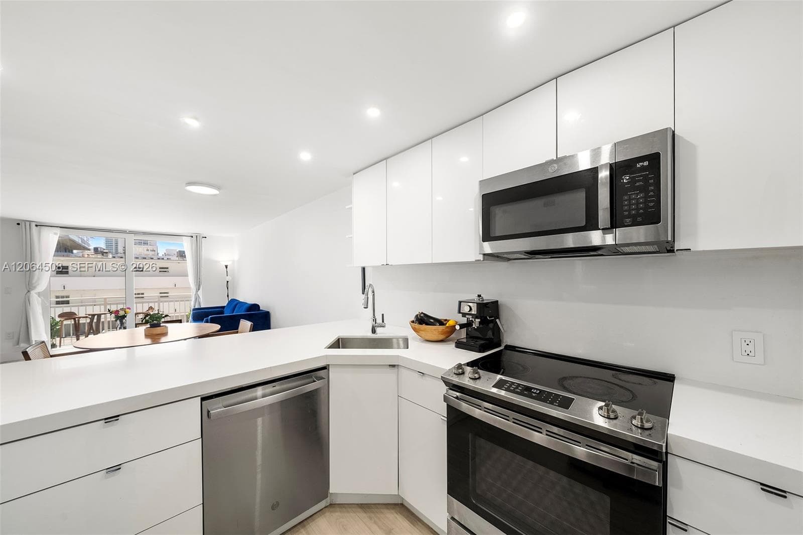 345 Ocean Dr # 610, Miami Beach FL 33139