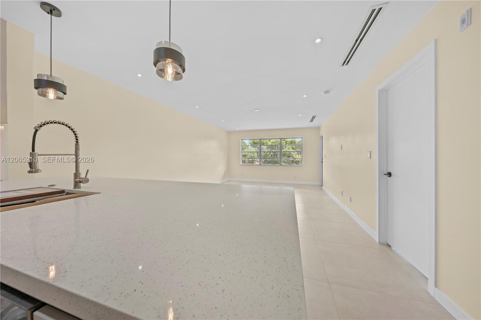 1400 NE 191st St # 305, Miami FL 33179