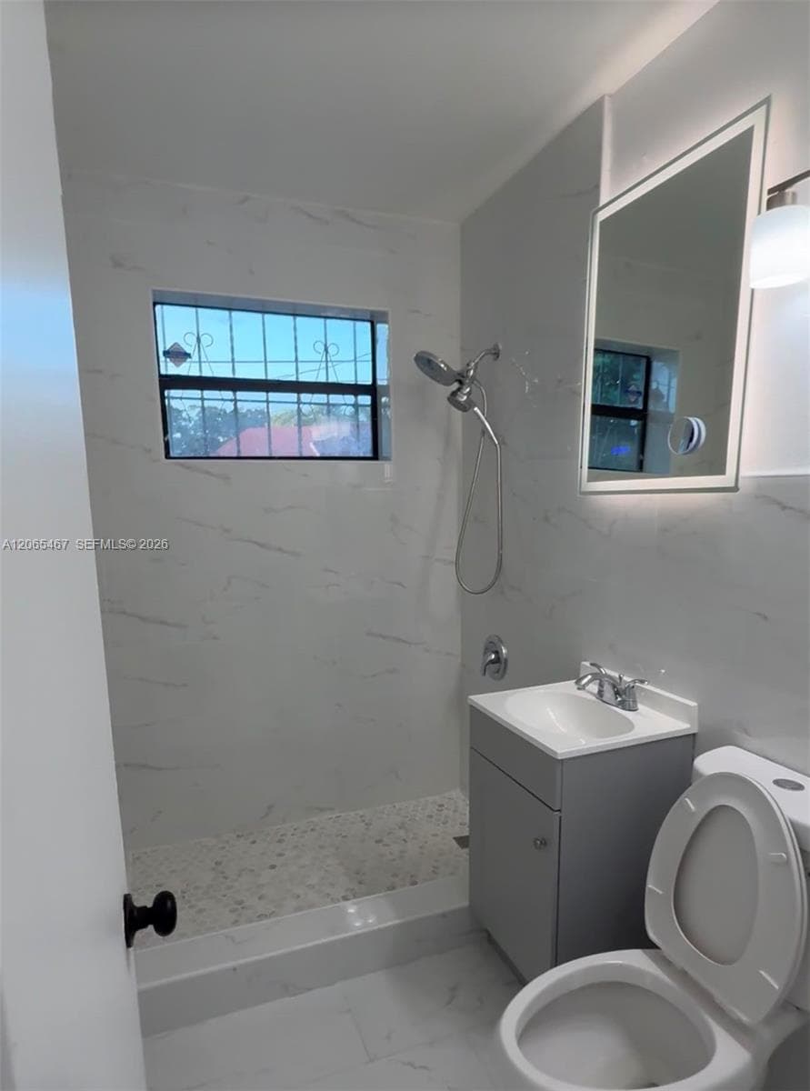 41 NE 195th St, Miami FL 33179