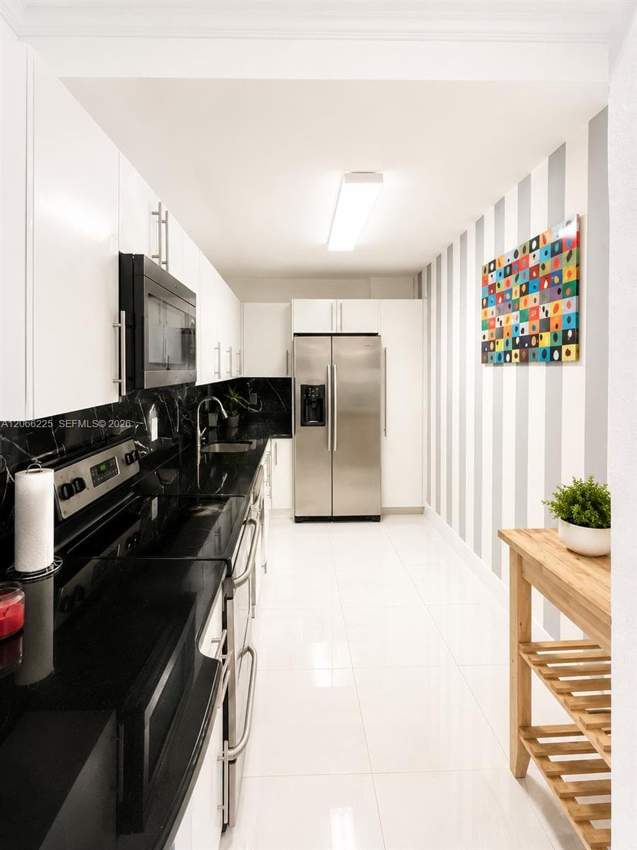 401 69th St # 304, Miami Beach FL 33141