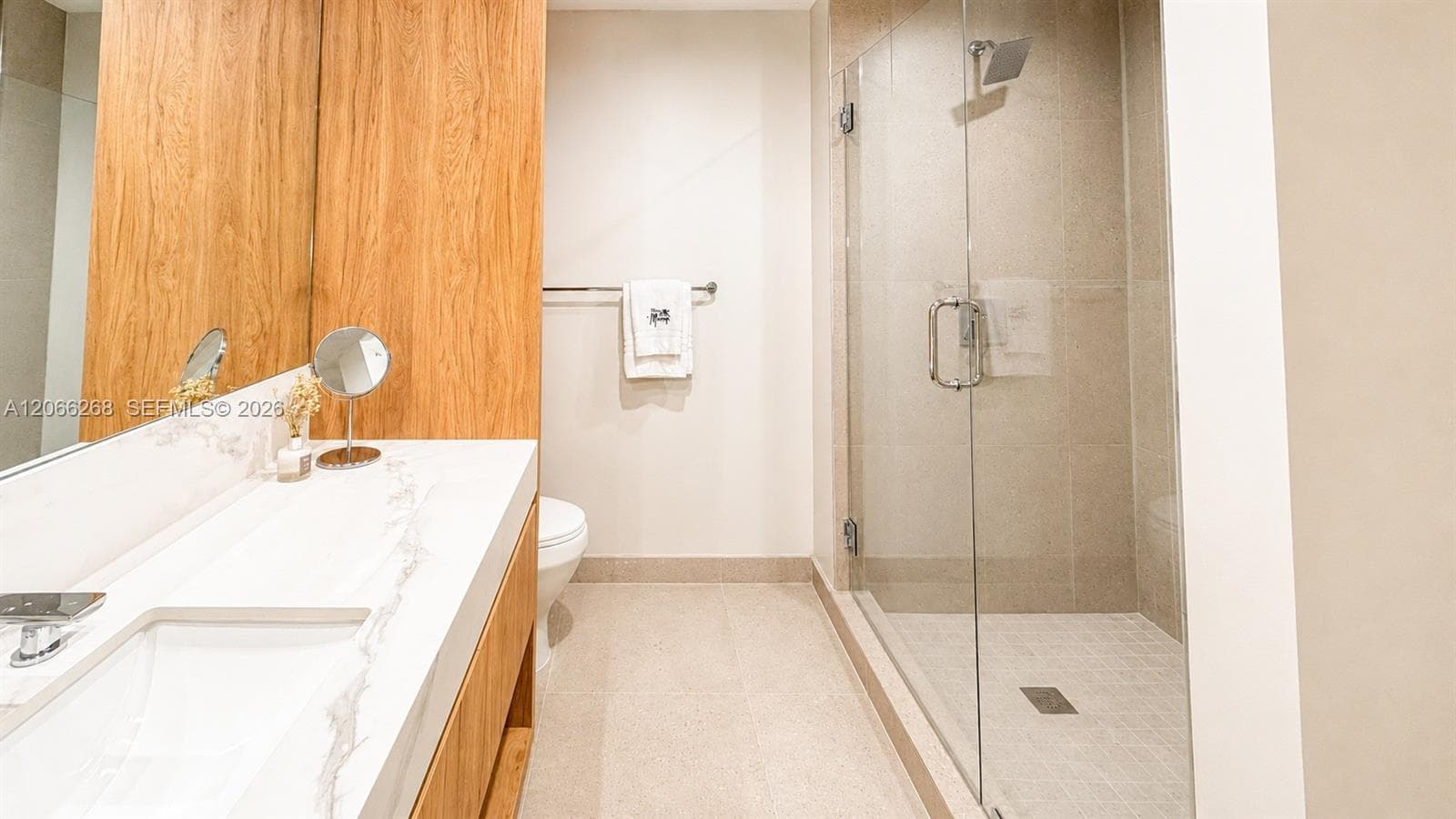 11 NE 6th St # 212, Miami FL 33132