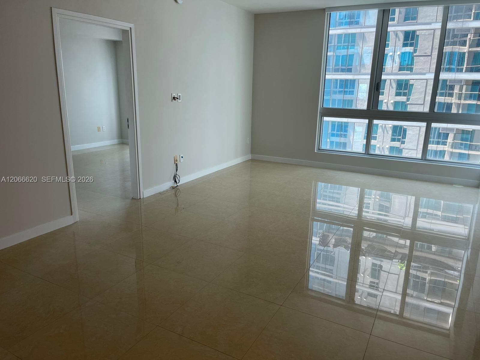 300 S Biscayne Blvd # 2804, Miami FL 33131