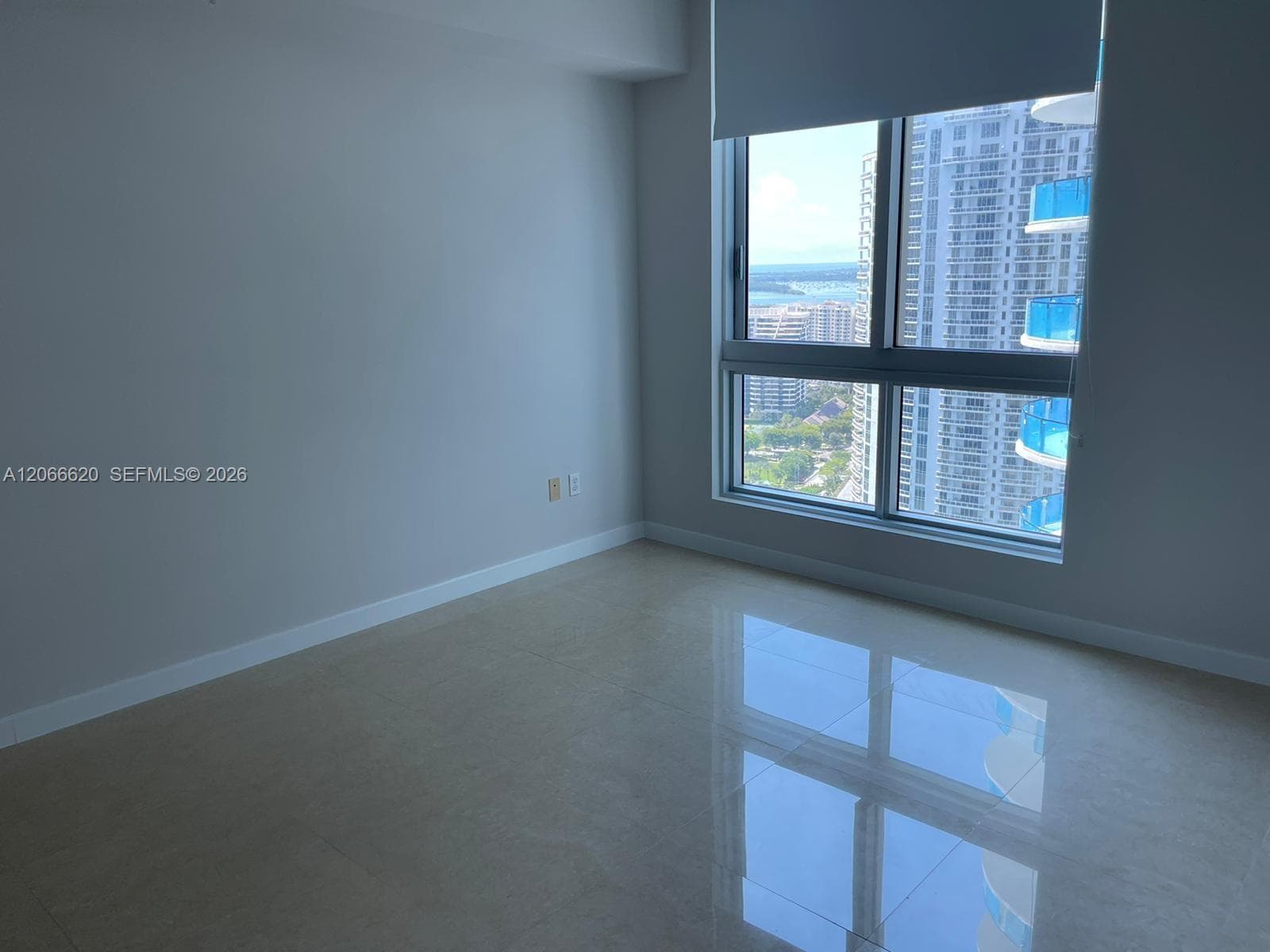 300 S Biscayne Blvd # 2804, Miami FL 33131