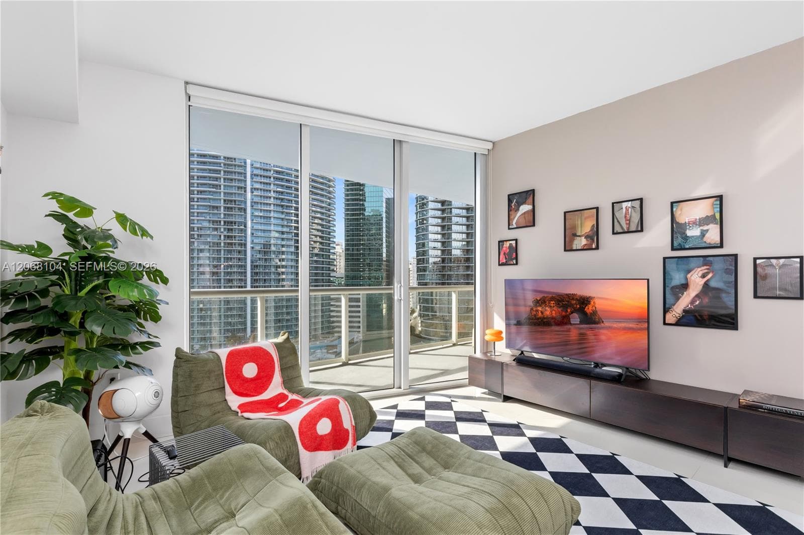 465 Brickell Ave # 2504, Miami FL 33131