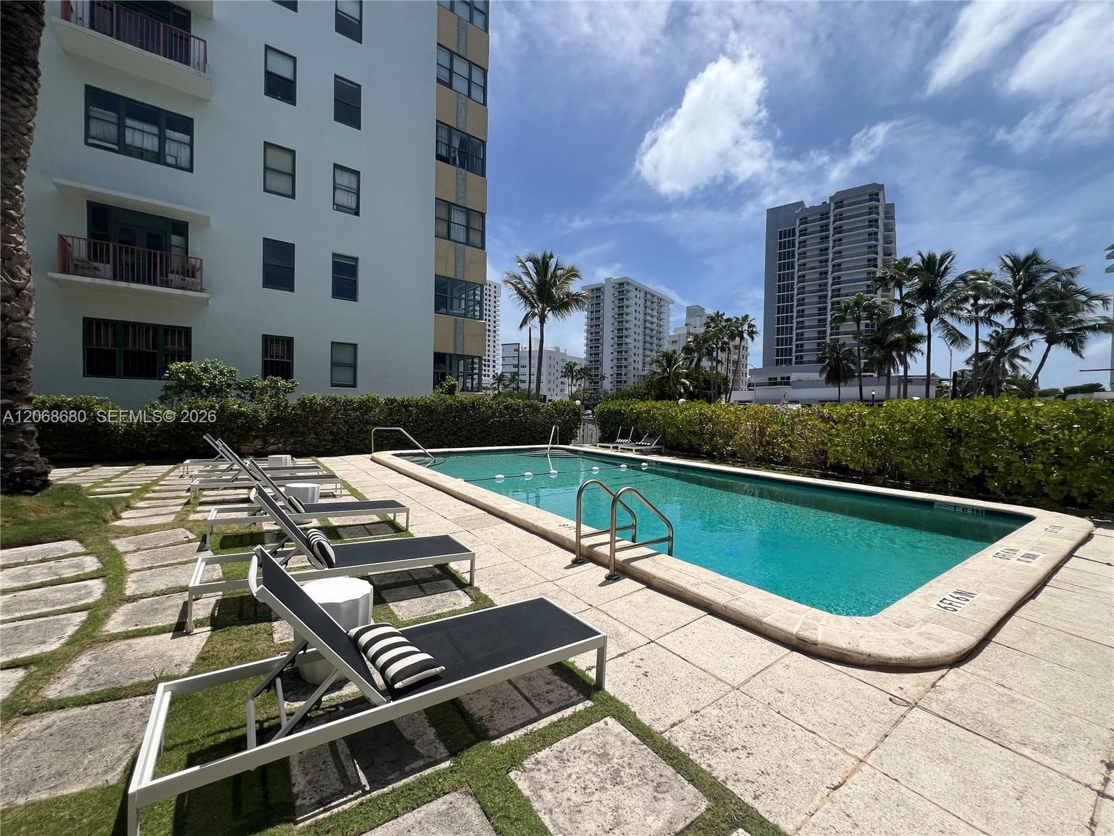 2421 Lake Pancoast Dr # 4D, Miami Beach FL 33140