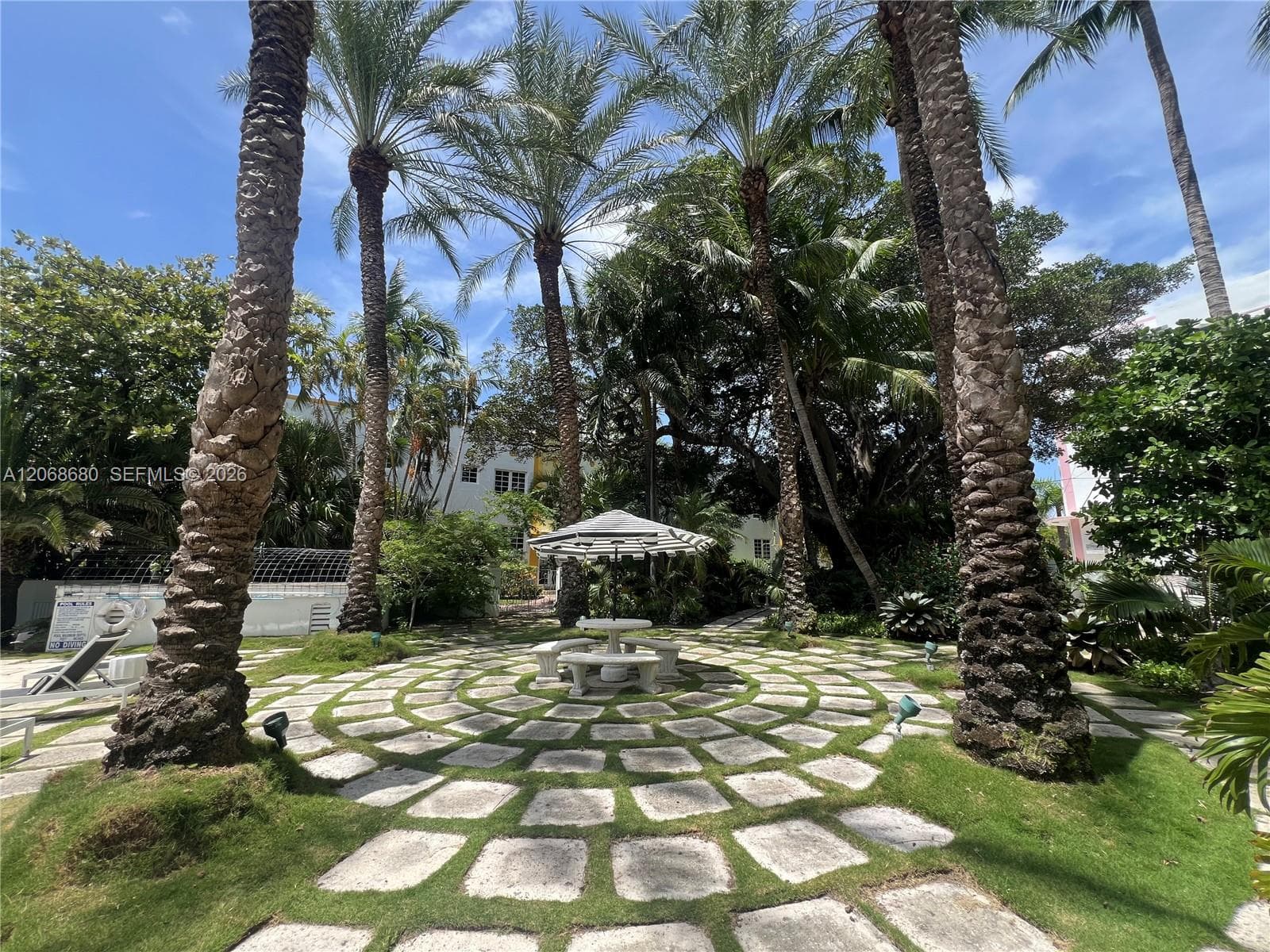 2421 Lake Pancoast Dr # 4D, Miami Beach FL 33140